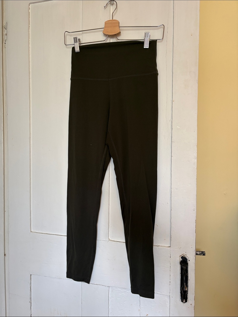 Quince High-Waist Olive Leggings - Sleek Everyday Activewear